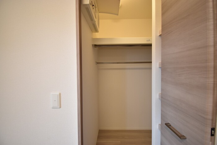 Ｄ－ＲＯＯＭ春日Ａの収納|ウォークインクローゼット