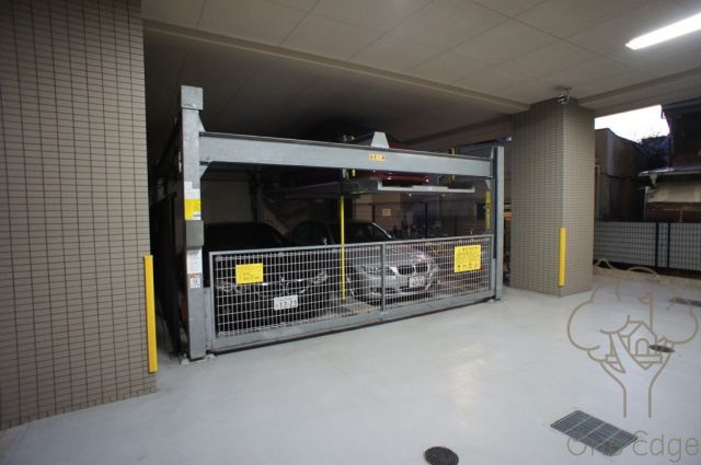TOMODOAL北梅田の駐車場