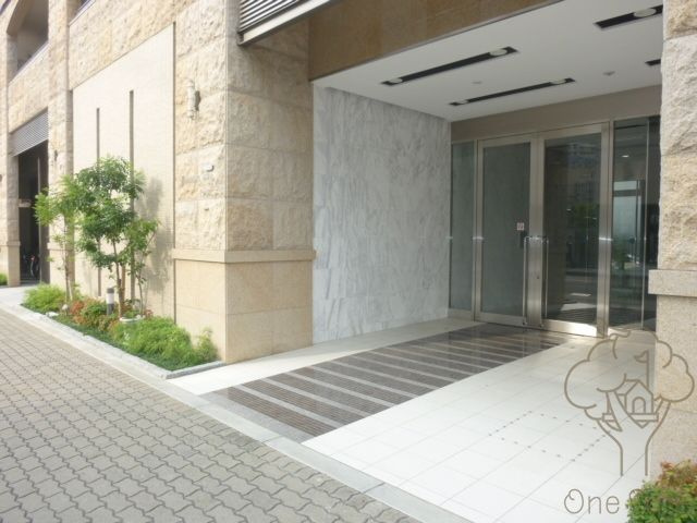 TOMODOAL北梅田のエントランス