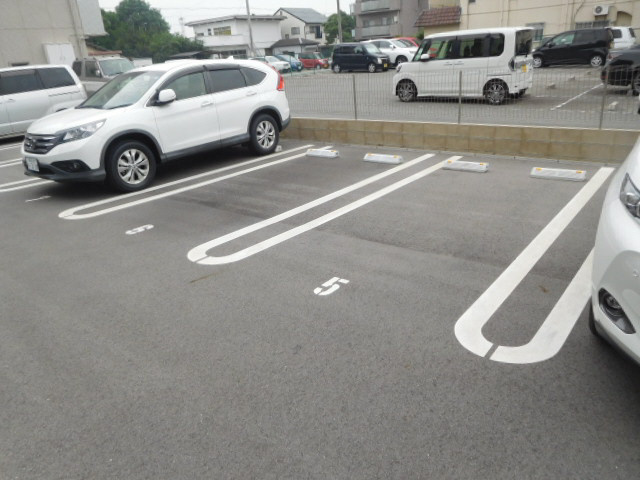 グランツ北条の駐車場