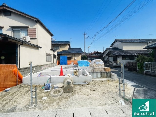 大津市桜野町　新築一戸建ての外観|周辺は落ち着いた街並みの住宅地！子育てがしやすい住環境です！まだ未完成ですが、現地でしかわからない事もございます。是非一度ご覧ください。
