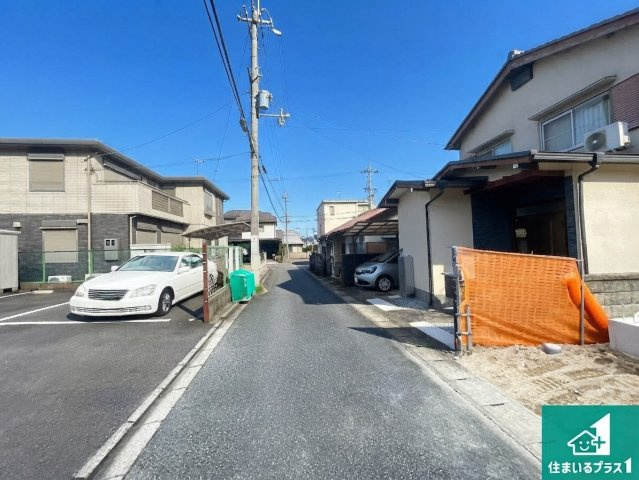 大津市桜野町　新築一戸建ての前面道路含む現地写真|周辺は落ち着いた街並みの住宅地！子育てがしやすい住環境です！まだ未完成ですが、現地でしかわからない事もございます。是非一度ご覧ください。
