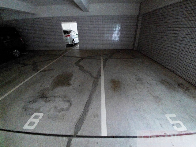 パレ ルミエール岡本の駐車場