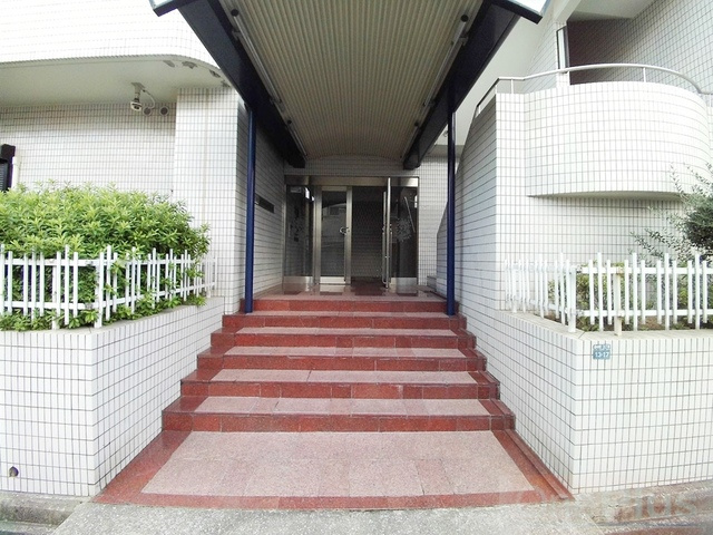 パレ ルミエール岡本のエントランス