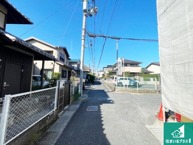 大津市桜野町　新築一戸建ての前面道路含む現地写真|現在建築中！落ち着いた街並みで新生活を始めることが出来そう！周辺の物件も併せてご紹介させて頂きます！