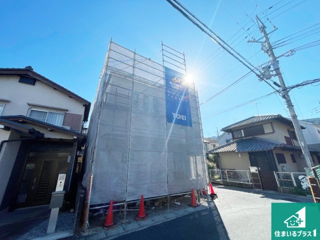大津市桜野町　新築一戸建ての外観|周辺は落ち着いた街並みの住宅地！子育てがしやすい住環境です！まだ未完成ですが、現地でしかわからない事もございます。是非一度ご覧ください。
