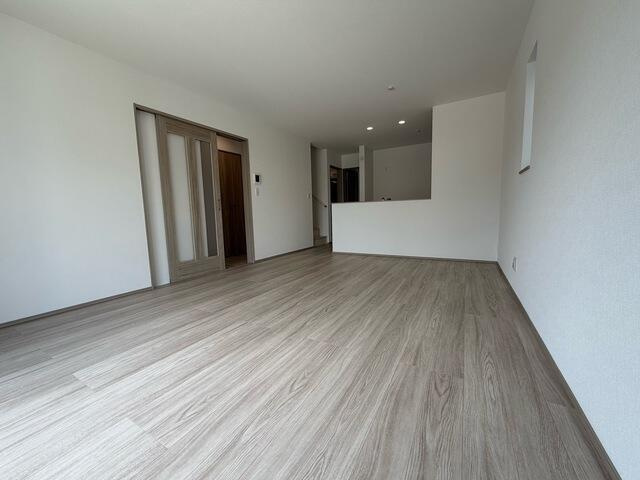 糟屋郡新宮町大字新宮の新築一戸建の居間・リビング|飯田産業の家は対面キッチンを…