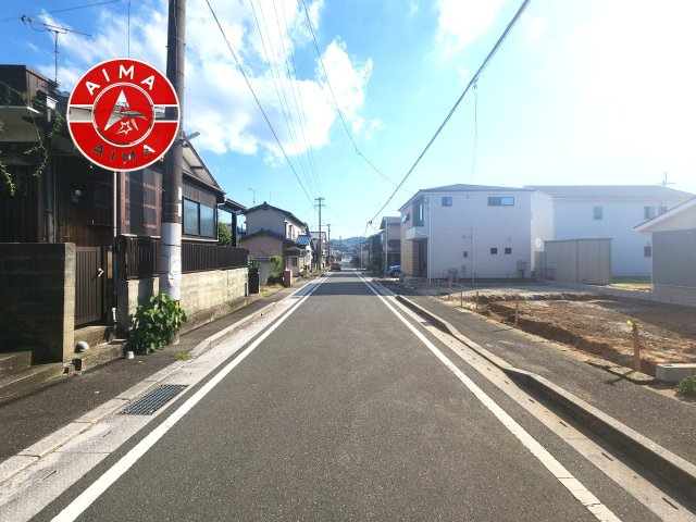 糟屋郡篠栗町津波黒2丁目第1-1棟（1号棟）の外観|前面道路含む現地の写真です。