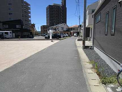 【前面道路含む現地写真】の画像