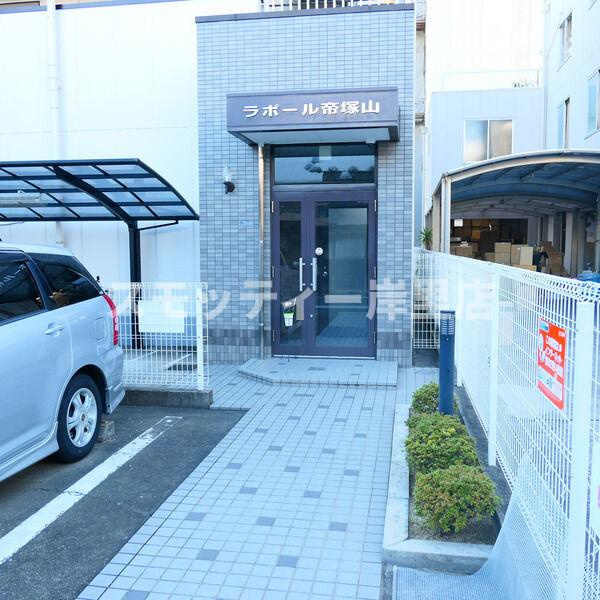 ラポール帝塚山のエントランス