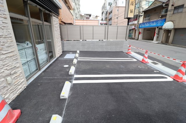 La neige 中山下の駐車場