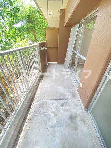 大阪市東淀川区下新庄４丁目の賃貸マンションのバルコニー