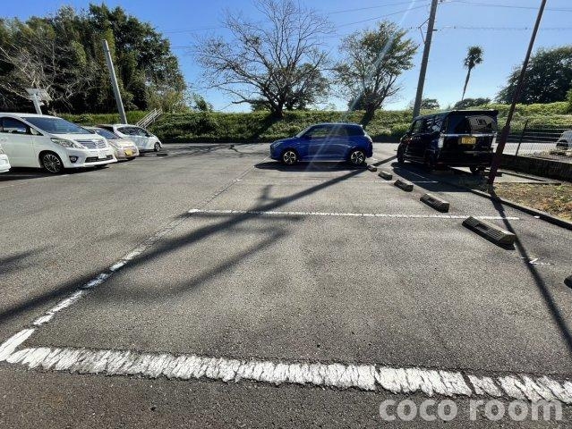 ラ・トゥール の駐車場