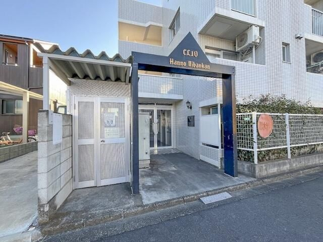 クリオ飯能弐番館のエントランス