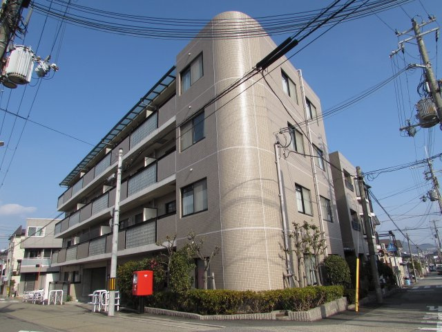 アムール逆瀬川の外観