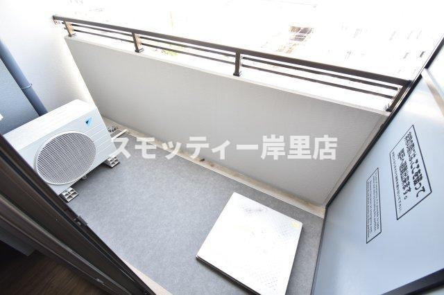 エヌレジデンス新今宮のバルコニー|お洗濯にも便利なバルコニー付き