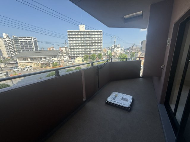アプローズ慶万のバルコニー|角部屋ならではのプライベート感のあるバルコニーです