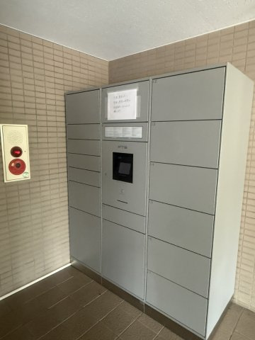 サーパス遠石参番館の設備|共用部には宅配ボックスが設置されています