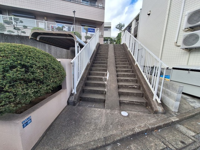 クレインヒルズのエントランス