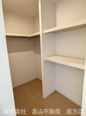 直方市大字感田のアパートの収納