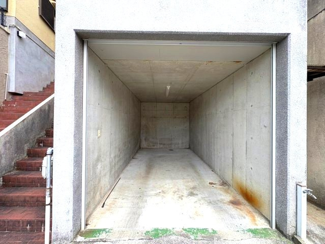 河内長野市小山田町の一戸建ての駐車場