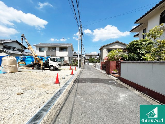●5(土)6(日)現地説明会！　橿原市新口町　第1期　新築一戸建ての前面道路含む現地写真|周辺は閑静な住宅街です。前面道路もしっかりと有りますので車の出し入れも安心ですよ！