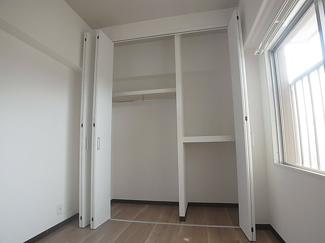 コープ野村鈴蘭台の収納|幅広のクローゼット