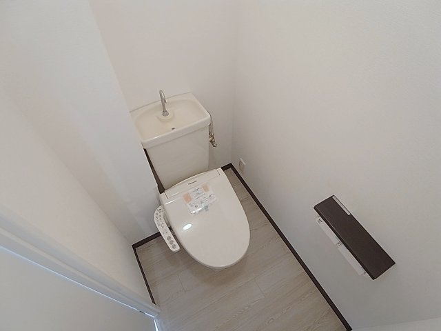 コープ野村鈴蘭台のトイレ|温水洗浄便座付きのトイレ