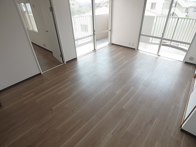 コープ野村鈴蘭台の設備|リビングスペース