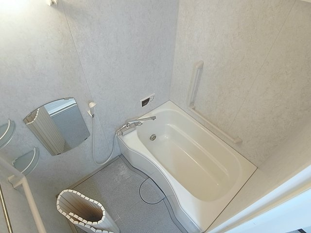 コープ野村鈴蘭台の浴室|追炊き付きのバスルーム