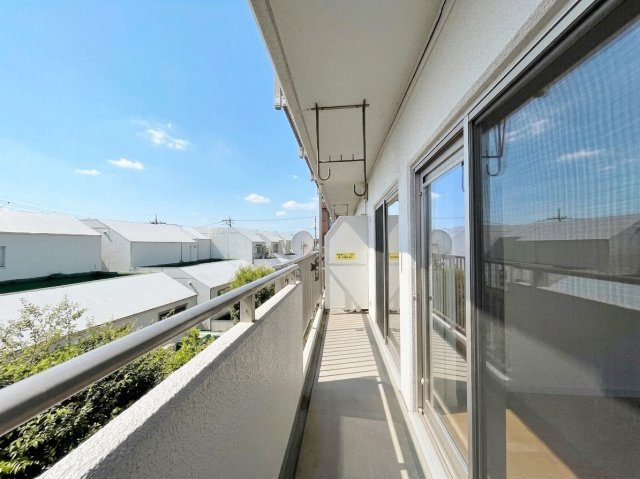 ライオンズマンション豊島園のバルコニー|南東向きの陽当り良好なワイドバルコニー
お洗濯物もしっかりと乾きます