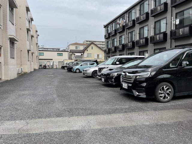 アーバンライフの駐車場