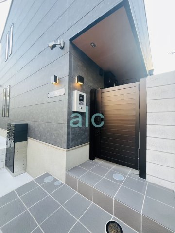 新宿区中落合３丁目のアパートのエントランス