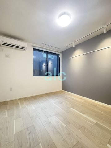 新宿区中落合３丁目のアパートの居間・リビング