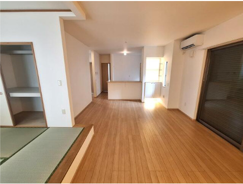 野田市光葉町3丁目　中古戸建　平成23年築の居間・リビング