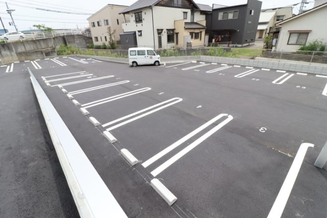 ラ フィオーレの駐車場