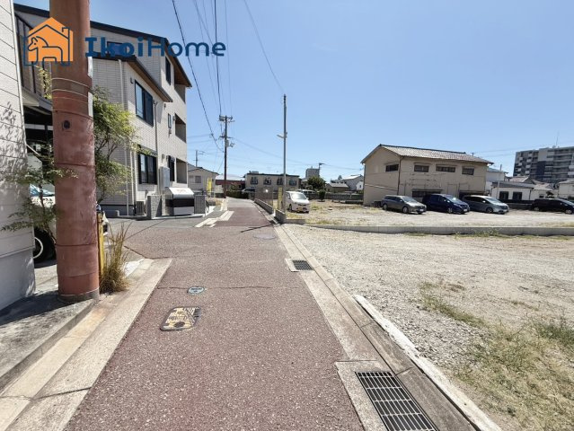 明石市大蔵町全２区画A号地　土地の前面道路含む現地写真|●年中無休：当日予約可●前面道路は北側で広くはございませんが、交通量は少なく安心です！