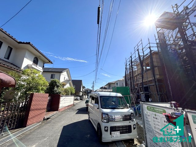 ●17(土)18(日)現地説明会！　橿原市新口町　第1期　新築一戸建ての前面道路含む現地写真|周辺は閑静な住宅街です。前面道路もしっかりと有りますので車の出し入れも安心ですよ！