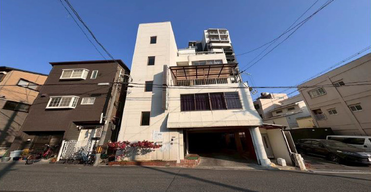 大阪市天王寺区寺田町１丁目のビルの外観