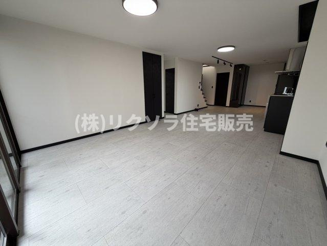 田原台5丁目　中古一戸建ての居間・リビング|LDK24.2帖
■物件内覧・資金計画相談・住宅ローン相談、リフォーム相談、お問合せ受付中■
※当日・翌日のご内覧、ご相談はお電話でのお問合せがスムーズです！