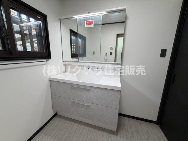田原台5丁目　中古一戸建ての独立洗面台|■物件内覧・資金計画相談・住宅ローン相談、リフォーム相談、お問合せ受付中■
※当日・翌日のご内覧、ご相談はお電話でのお問合せがスムーズです！