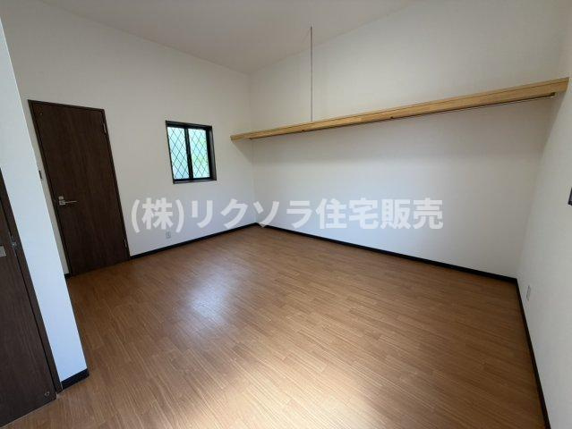 田原台5丁目　中古一戸建ての子供部屋|離れ　洋室9.8帖
■物件内覧・資金計画相談・住宅ローン相談、リフォーム相談、お問合せ受付中■
※当日・翌日のご内覧、ご相談はお電話でのお問合せがスムーズです！