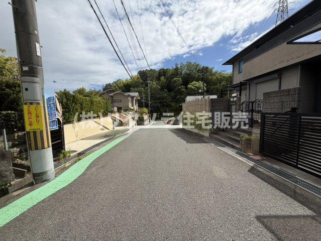 田原台5丁目　中古一戸建ての前面道路含む現地写真|南西　幅員5.3ｍ　北西　幅員5.3ｍ
■物件内覧・資金計画相談・住宅ローン相談、リフォーム相談、お問合せ受付中■
※当日・翌日のご内覧、ご相談はお電話でのお問合せがスムーズです！