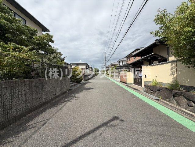 田原台5丁目　中古一戸建ての前面道路含む現地写真|南西　幅員5.3ｍ　北西　幅員5.3ｍ
■物件内覧・資金計画相談・住宅ローン相談、リフォーム相談、お問合せ受付中■
※当日・翌日のご内覧、ご相談はお電話でのお問合せがスムーズです！