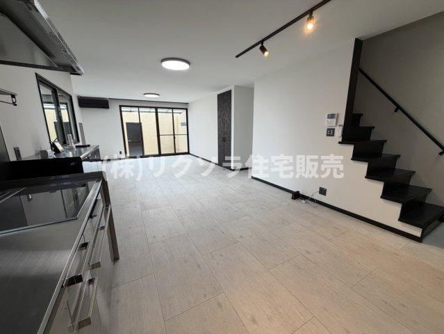 田原台5丁目　中古一戸建ての居間・リビング|LDK24.2帖
■物件内覧・資金計画相談・住宅ローン相談、リフォーム相談、お問合せ受付中■
※当日・翌日のご内覧、ご相談はお電話でのお問合せがスムーズです！
