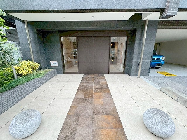 シャルマンパレ淡路のエントランス