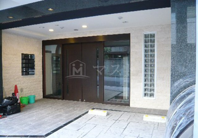 ZERO ONE谷町のエントランス