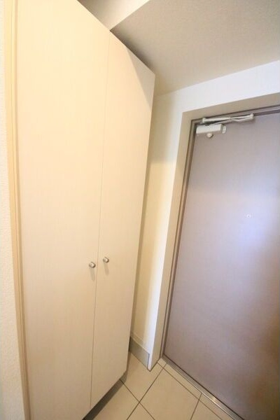 パークフラッツ新栄の玄関