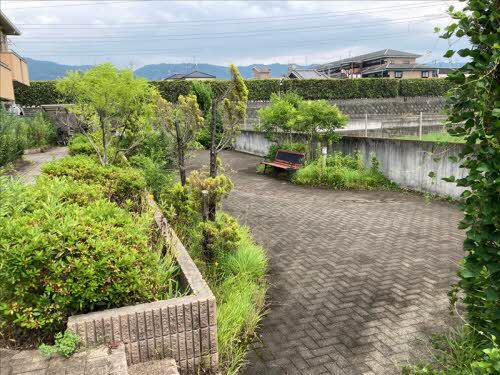 シャーメゾン東花園Bの庭
