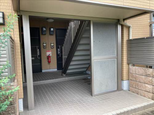 シャーメゾン東花園Bのエントランス